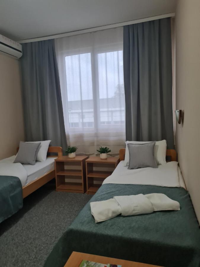 Garni Hotel Alma Pirot Esterno foto