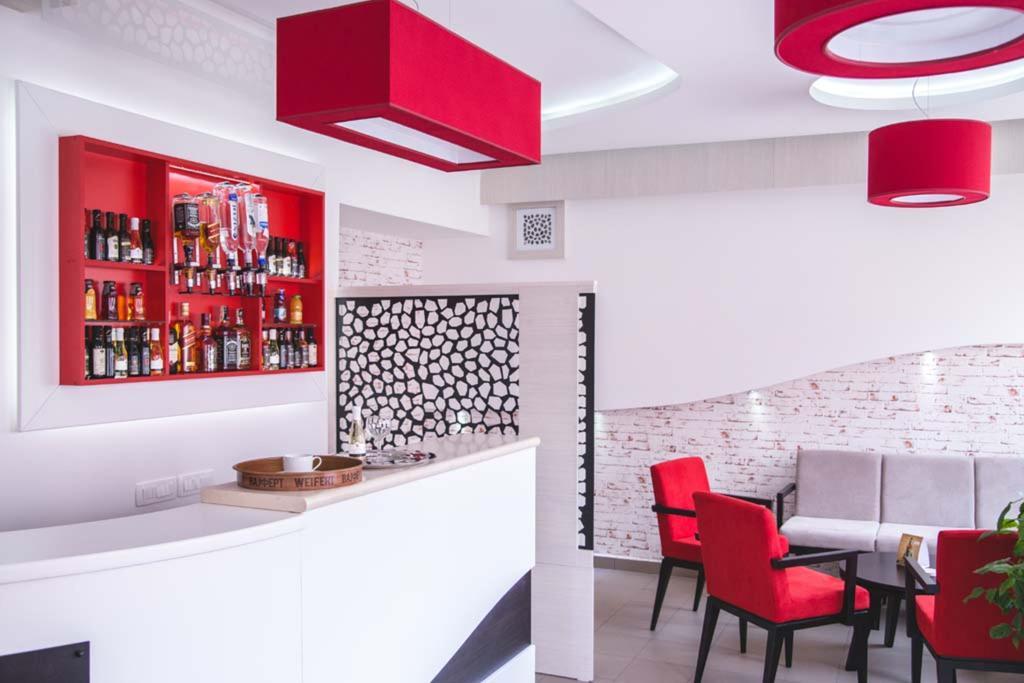 Garni Hotel Alma Pirot Esterno foto