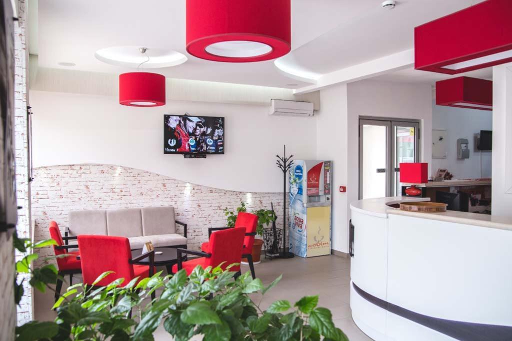 Garni Hotel Alma Pirot Esterno foto