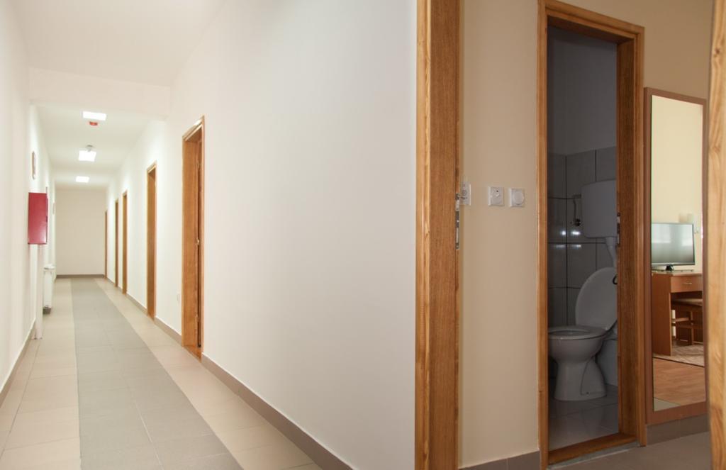 Garni Hotel Alma Pirot Esterno foto