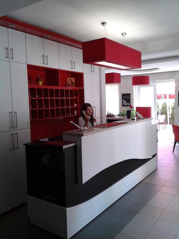 Garni Hotel Alma Pirot Esterno foto