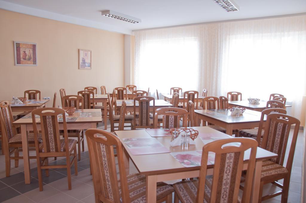 Garni Hotel Alma Pirot Esterno foto