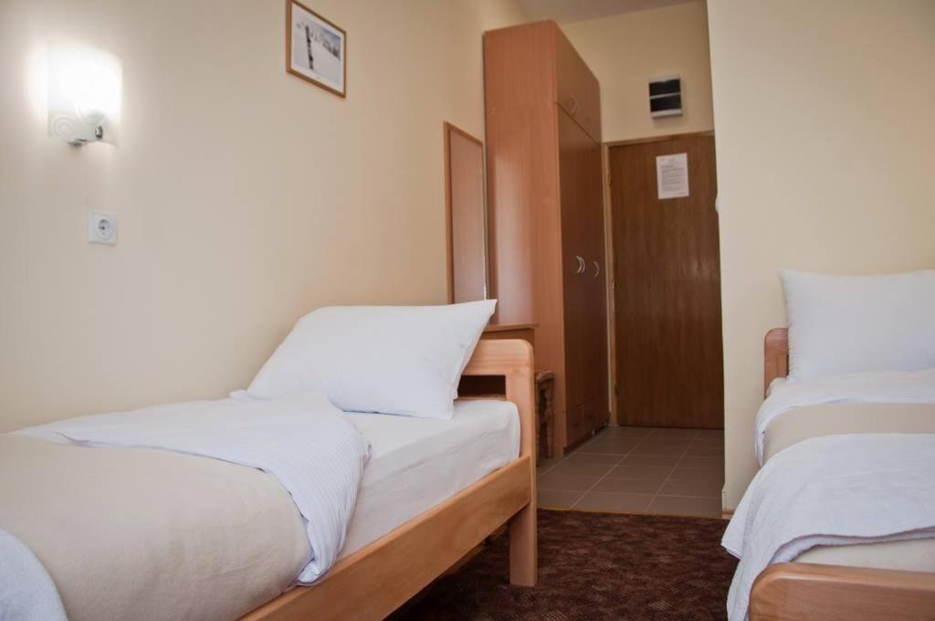 Garni Hotel Alma Pirot Esterno foto