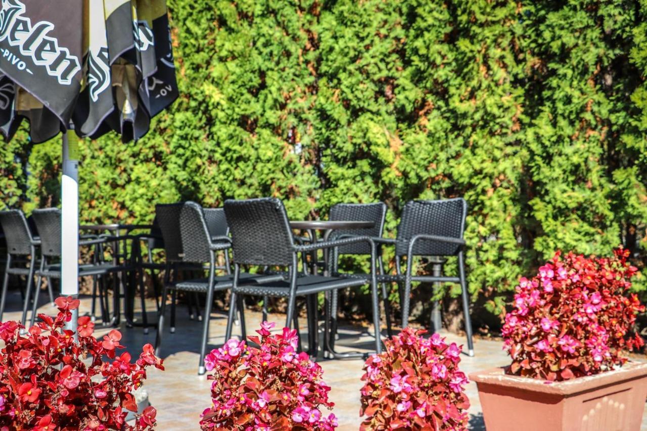 Garni Hotel Alma Pirot Esterno foto